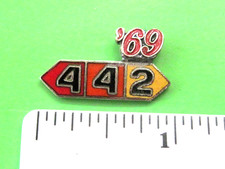 1969  69 ( 442 )  OLDSMOBILE - hat pin , lapel pin , tie tac , hatpin GIFT BOXED picture