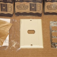 One NOS Leviton Bakelite Interchangeable Wall Plate Despard Ivory Ribbed Sgl Hor picture