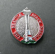 SEATTLE SPACE NEEDLE PARK LAPEL PIN BADGE 7/8 INCH picture