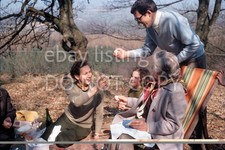 35mm Slide - Vintage Family Scene Having Picnic Outdoors Fashion American? (J) picture