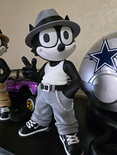 Felix the Cat Streetwear Figure w/ Fedora, Peace Sign Pose, Plastic, Multicolor picture