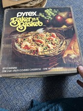VTG PYREX BAKER IN A BASKET-2 Qt-6840-Open Box Covered Casserole Dish picture