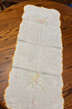 Vtg Handmade Embroidered Table Runner 16x39