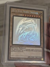 Konami Yu-Gi-Oh Blue-Eyes White Dragon GFP2-EN175 1Ed picture