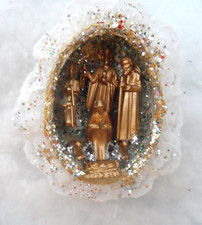 Vintage Handmade Ornament - REAl EGG DIORAMA - NATIVITY FIGURES IN GOLD - 3-1/2