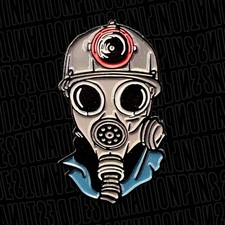 My bloody Valentine ( 2009 ) Gas mask slasher horror enamel pin picture