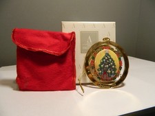 Vintage Avon Christmas 1995 Commemorative Ornament Gold Oval Tree 3