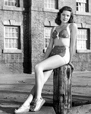 Hollywood Golden Era Actress Gene Tierney Swimsuit Modeling Poster 24x36 picture