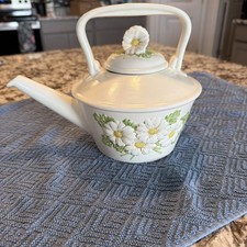 Metlox Poppytrail Vernon Sculptured Daisy Ceramic Teapot picture