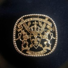 Vintage Virtus Nobilitat 1748 Lion & Crown Pin Brooch Gold Plated Used picture