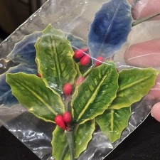 Vtg LACQUER Holly LAPEL Christmas Corsage TRIM NOS 4 in Package 2 Color Leaves picture