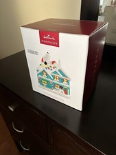Hallmark Keepsake 2022 Peanuts Musical The Merriest House in Town Tabletop picture
