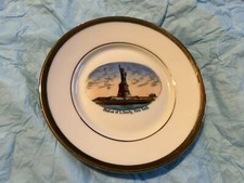 VINTAGE STATUE OF LIBERTY PORCELAIN SOUVENIR PLATE WITH GOLD TRIM CIRCA 1925 picture