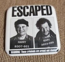 Vtg 1992 Home Alone Movie ESCAPED Harry & Marv Button Pin Back 2