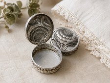 Vintage Unmarked Silver plate hinged floral trinket/pill box picture