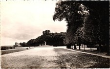 FRANCE Saint-Germain-en-Laye ~ La Terrassee People RPPC Postcard picture