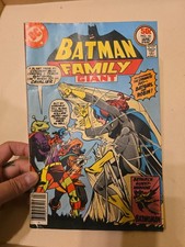 DC Comics BATMAN Family Giant #10 Batgirl Robin Batwoman  picture
