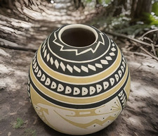 Mata Ortiz Pottery Seed Pot Ana Veloz Paquime Olla Vase Mexico Art Contemporary picture