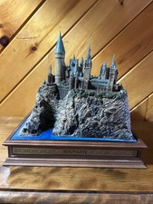 Hogwarts Castle - The Noble Collection Hogwarts House picture