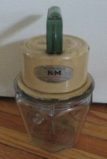 VINTAGE WORKING KM KNAPP-MONARCH HI-SPEED WHIPPER WITH GLASS MEASUREMENT JAR picture