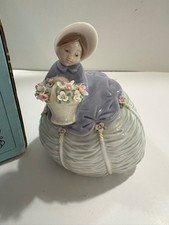 Lladro Petite Maiden Porcelain Figurine #5383 RETIRED picture