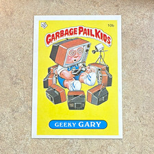 Topps 1985 Garbage Pail Kids Geeky Gary #10b Sticker Non-Sport Card picture