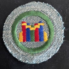 RARE VINTAGE 1947 ONLY INTERMEDIATE GIRL SCOUT READER BADGE-SG WHITE THREAD picture