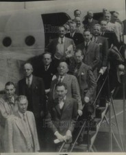 1945 Press Photo US editors, publishers leave to tour German concentration camps picture