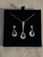 SWAROVSKI VINTAGE CRYSTAL NECKLACE / EAR RING SET 5062148 BEST OFFERS picture