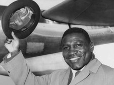 Nigerian Boxer Dick Tiger Doffing His Hat As He Arrives 1962 OLD PHOTO picture