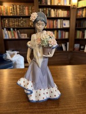 Lladro #5490 Flor Maria Girl w/ Flowers Porcelain Figurine Retired 1987 Spain picture