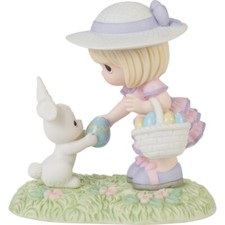 Precious Moments 239023 I Find You Egg-straordinary Figurine 5.25
