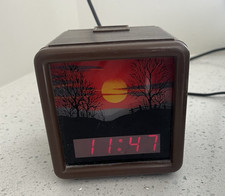 Vintage 1970's Spartus Lighted Sunrise/Sunset Clock READ picture