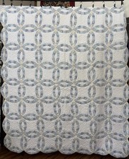 Vintage Unmarked 3 Edge Scalloped Double Wedding Ring Patchwork Quilt 108L x 98w picture