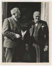 4 May 1942 press photo of Winston Churchill at 10 Downing Street w/ H. V. Evatt picture