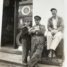 Vintage Snapshot Photo Gas Station Harrisburg Pa River Road Suno Co. 1947 - U2 picture