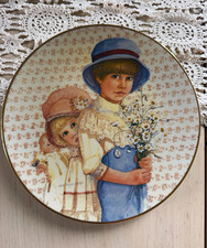 Round Decorative Multicolor Collector Plate, Children Holding Flowers Theme picture