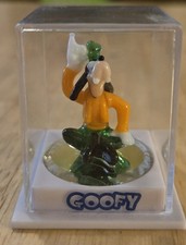 Vintage Disney Spun Glass Goofy Figurine Clear Case Labeled Pristine Mint picture