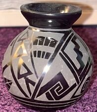 Mexican pottery MINIATURE BLACK ON BLACK VTG SIGNED RRR northern Chihuahua picture