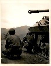 GA199 1953 Original Photo ROK ARMY SOLDIERS FIGHT BY ROK ARMY TANK KOREAN WAR picture