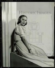 1937 Press Photo Mary Seeger sophomore at Vassar College - mjx98315 picture