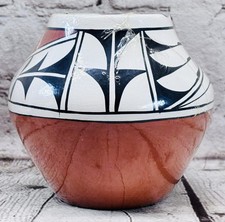 Vintage Isleta Pueblo Pottery Vase New Mexico 4.75” Hand Painted Geometric picture