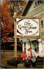 West Dover, Vermont Postcard THE GRAY GHOST INN Hotel / Pumpkin Head People picture