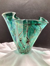 Lovely Art Glass Handkerchief Green VASE 6