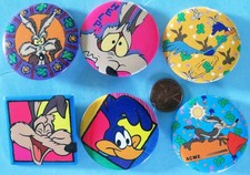 '93 BUTTON LOT of 6 vtg Looney Tunes ROAD RUNNER vs. Wile E. Coyote nemesis Acme picture