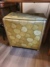 MCM Pearl-Wick Hollywood Regency Vinyl Gold Wicker Laundry Hamper Padded Top  picture