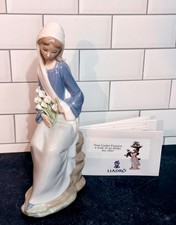 Vintage Lladro Figurine 4972 Matte Girl with Calla Lilies Sitting Retired Mint picture
