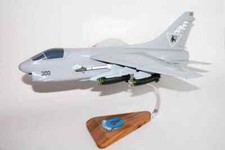 VA-37 Ragin' Bulls (1989) A-7e  Corsair II Model, LTV, 1/31 Mahogany Scale picture