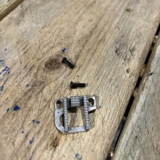 Singer 6212C Sewing Machine Feed Dog & Screws picture