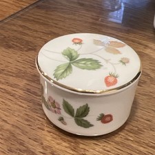 Wedgwood Wild Strawberry Bone China Small Round Ring Box 2 inches  picture